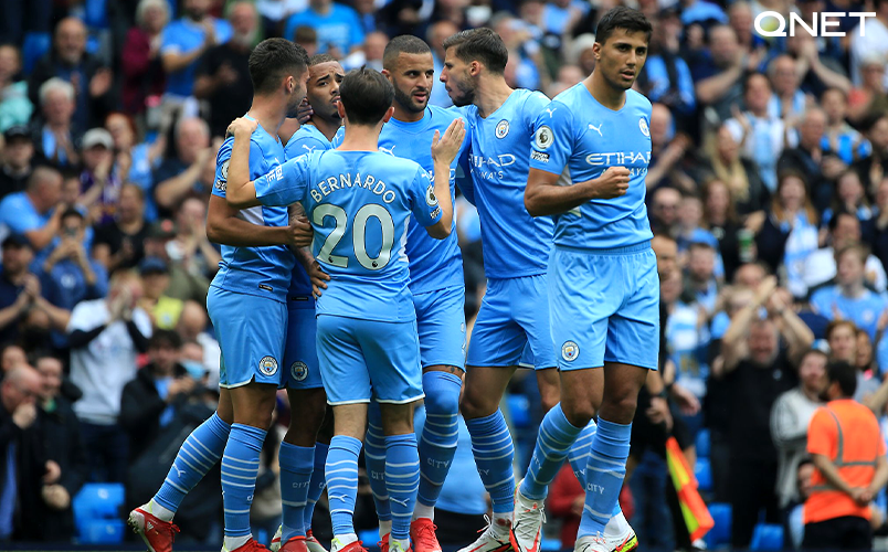 Manchester City players celebrating in the Etihad Stadium after a great start in the Premier League