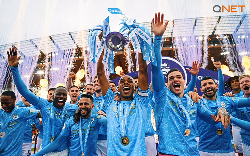 Manchester City lifting the Premier League in the 20202021 season in their home stadium